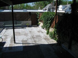 1415 W Devon Ave, Unit 1 bedroom in Chicago, IL - Building Photo