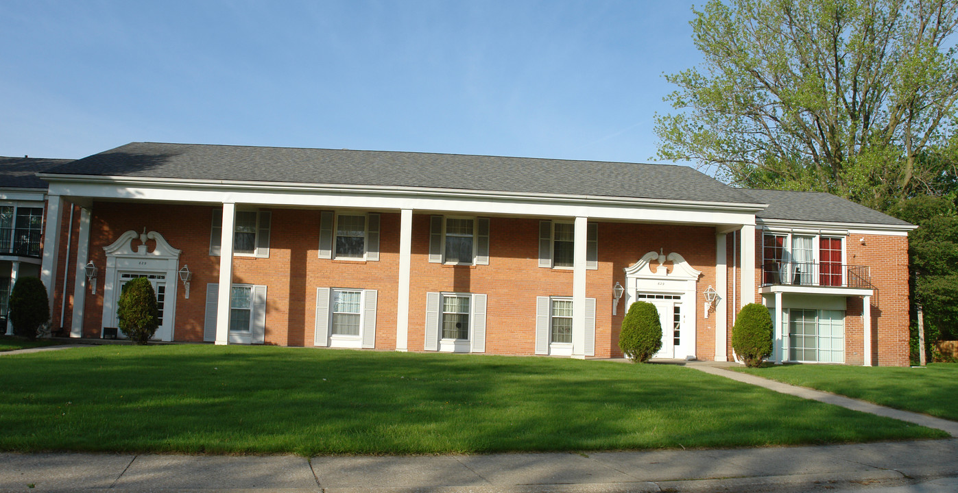 629 39th St in Hobart, IN - Foto de edificio