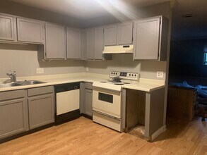 121 Arcadia Ln, Unit C in Oak Ridge, TN - Building Photo - Building Photo