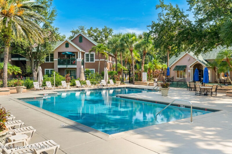 7667 N Wickham Rd in Melbourne, FL - Building Photo