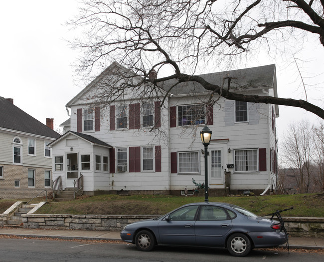 119 Main St in Lee, MA - Foto de edificio - Building Photo