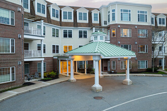 Salem Place Condominiums in Woburn, MA - Foto de edificio - Building Photo