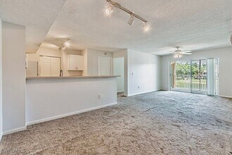 1810 Florida Club Cir, Unit 1204 in Naples, FL - Building Photo - Building Photo
