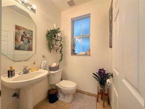 10828 NW 85th Terrace in Doral, FL - Building Photo - Building Photo