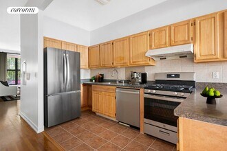 489 Manhattan Ave in New York, NY - Building Photo - Building Photo