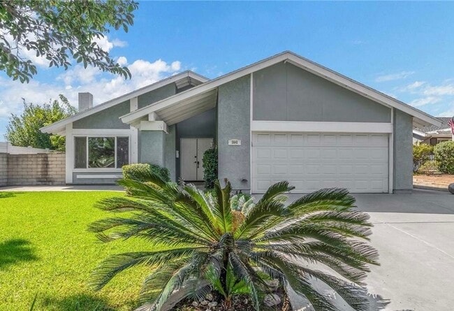 5641 Lynnbrook Plz in Yorba Linda, CA - Foto de edificio - Building Photo