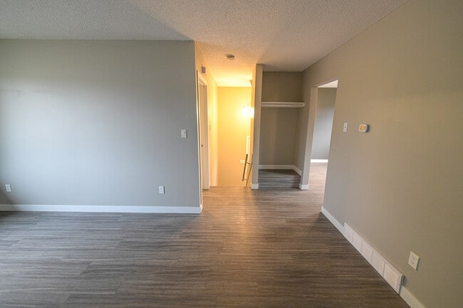 9319-93109 109 Ave in Grande Prairie, AB - Building Photo - Building Photo