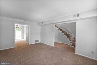 8323 Kingsgate Rd in Springfield, VA - Building Photo - Building Photo