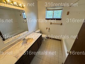 733 Westhaven Dr in Newton, KS - Building Photo