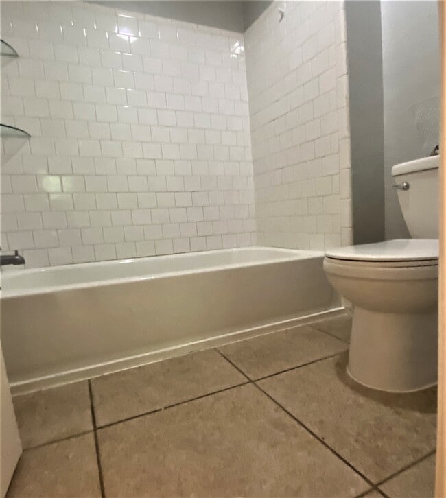 7842 Winehill Ln in Houston, TX - Building Photo - Building Photo