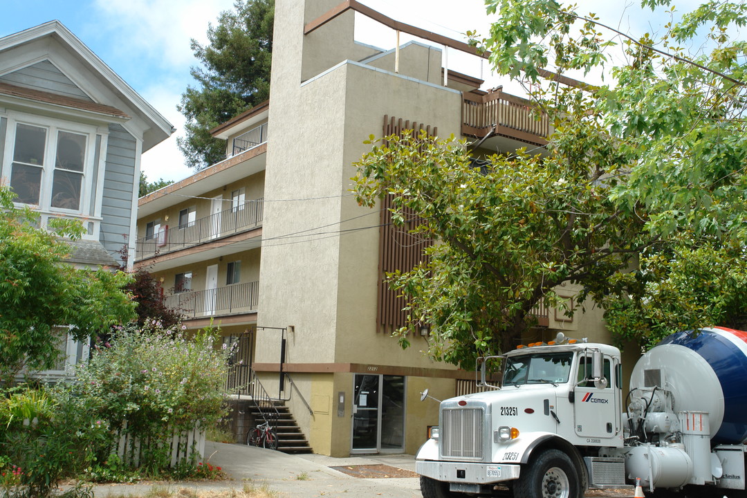 2212 Blake St in Berkeley, CA - Building Photo