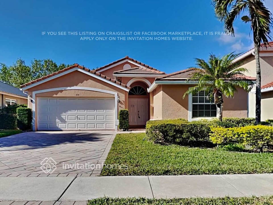 2477 Country Golf Dr in Wellington, FL - Building Photo