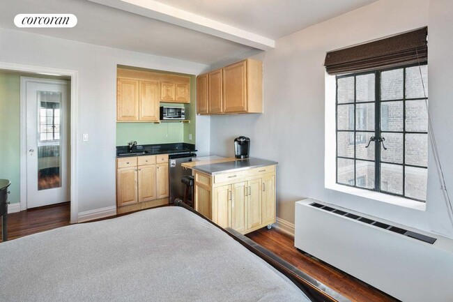 property at 5 Tudor City Pl