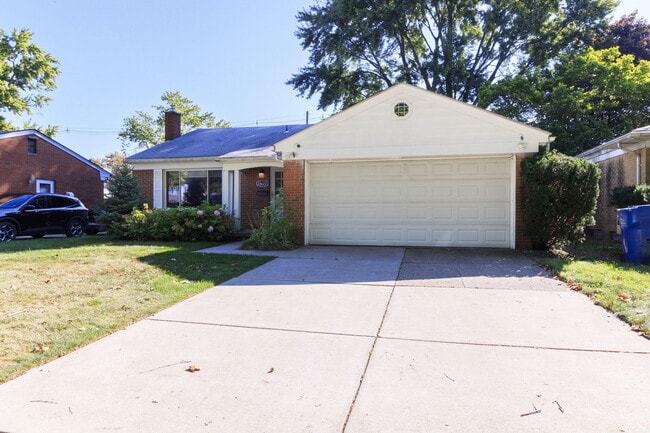 28622 Milton Ave in Warren, MI - Building Photo - Building Photo