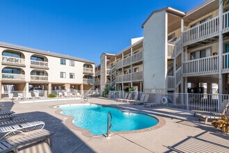 Las Palmas Condos in Gulf Shores, AL - Building Photo - Building Photo