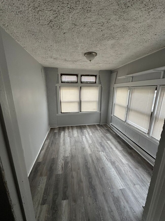 254 Long Ln in Upper Darby, PA - Building Photo - Building Photo