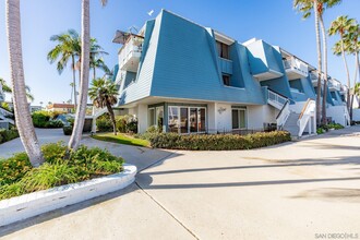 71 Montego Ct in Coronado, CA - Building Photo - Building Photo