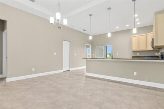 4 Lindsay Dr in Palm Coast, FL - Building Photo - Building Photo