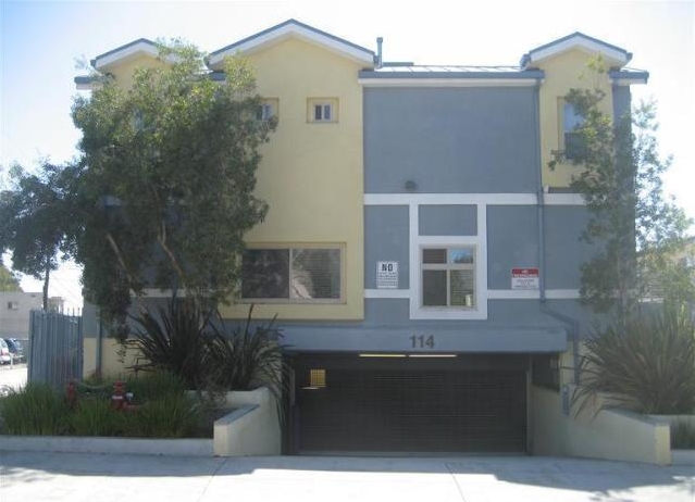 114 W 64th Pl in Inglewood, CA - Foto de edificio - Building Photo