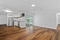 8121 Conroy Windermere Rd in Orlando, FL - Building Photo - Building Photo