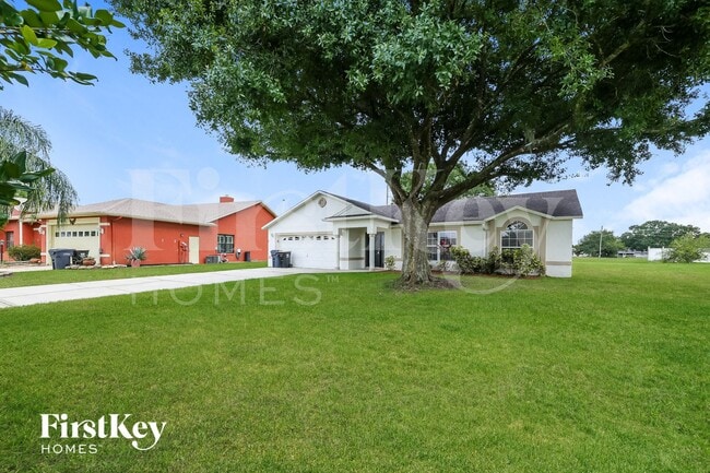 329 Edgewood Ct in Kissimmee, FL - Foto de edificio - Building Photo