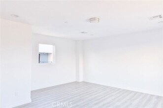 14614 Vanowen St in Los Angeles, CA - Building Photo - Building Photo