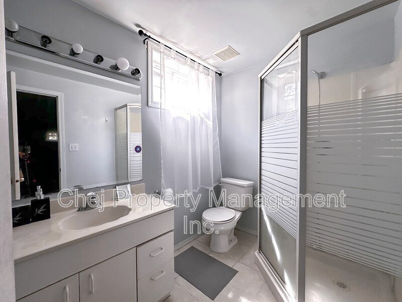 11303-1111A 111a Ave NW in Edmonton, AB - Building Photo
