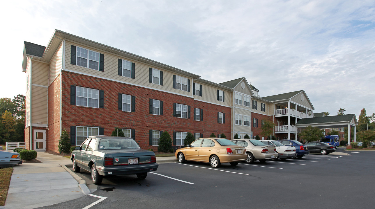 Weatherstone Spring in Cary, NC - Foto de edificio