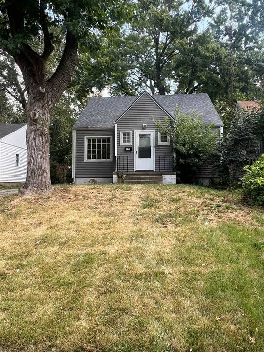 210 N Lincoln Ave in Springfield, IL - Building Photo