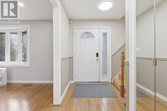 536 Lisbon Ct in Oshawa, ON - Building Photo - Building Photo