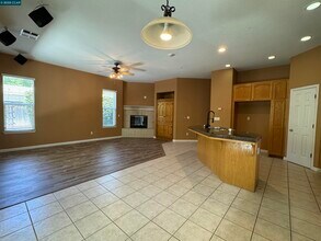 1174 Krona Ln in Concord, CA - Building Photo - Building Photo