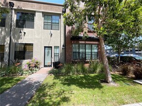 501 W Maple Ave in Orange, CA - Building Photo - Building Photo
