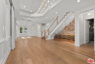 12345 Huston St in Los Angeles, CA - Building Photo - Building Photo