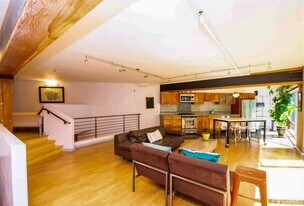 18 Lansing St in San Francisco, CA - Building Photo