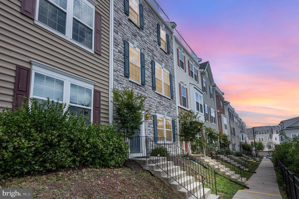 7223 Barry Ln in Elkridge, MD - Building Photo