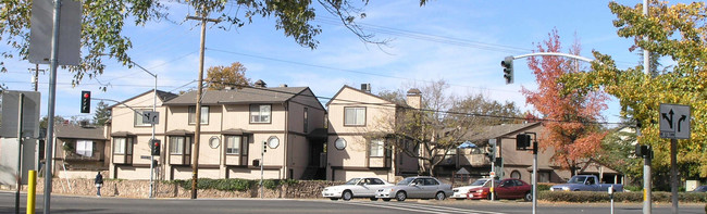 4701 College Oak Dr in Sacramento, CA - Building Photo - Building Photo