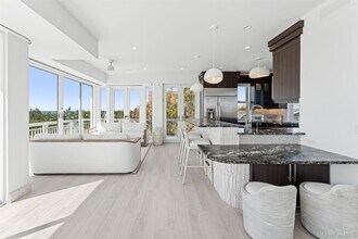 413B Dune Rd in Westhampton Beach, NY - Building Photo - Building Photo