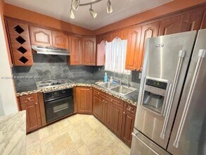 8350 Taft St in Pembroke Pines, FL - Building Photo - Building Photo