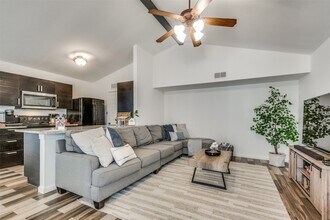 4448 Chapman St in The Colony, TX - Building Photo - Building Photo