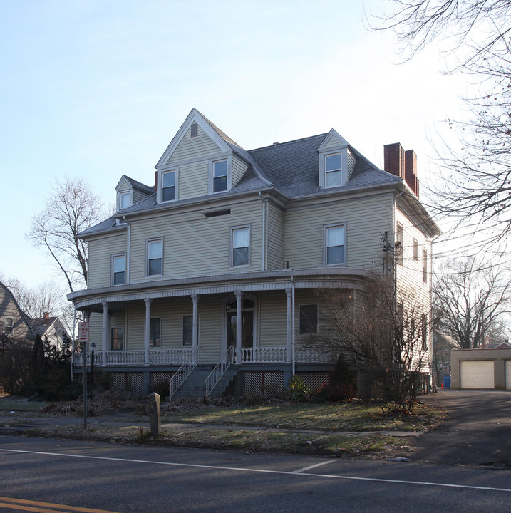 208 Albany Ave in Kingston, NY - Building Photo