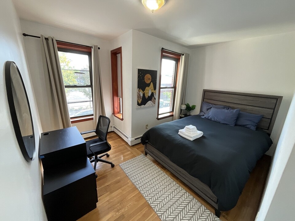 871 Harrison Ave, Unit 1 in Boston, MA - Building Photo