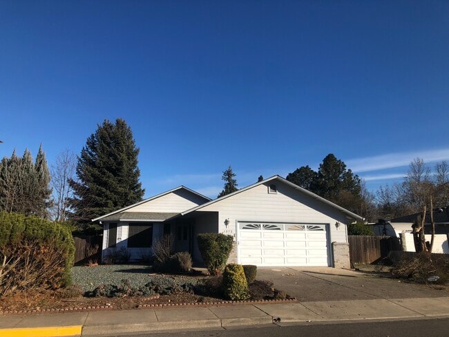property at 1372 Glengrove Ave