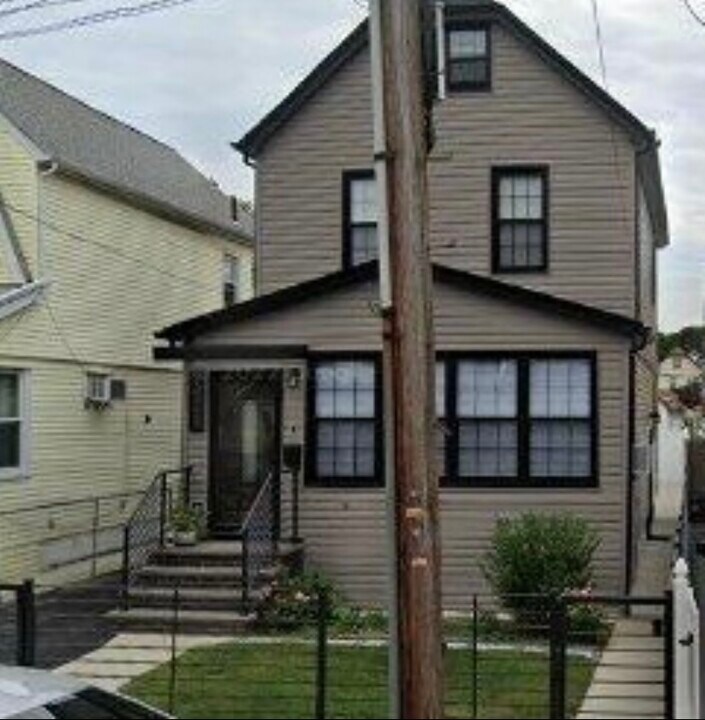 20951 111th Rd in Queens Village, NY - Building Photo