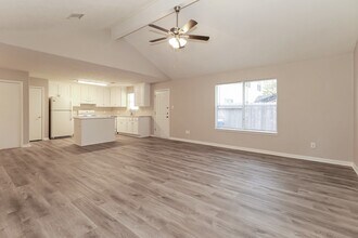 16360 Hidden River Ct in Conroe, TX - Building Photo - Building Photo