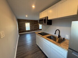 176 Court St, Unit 1 in Plymouth, MA - Building Photo