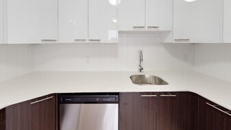 Crystal Beach in Ottawa, ON - Building Photo