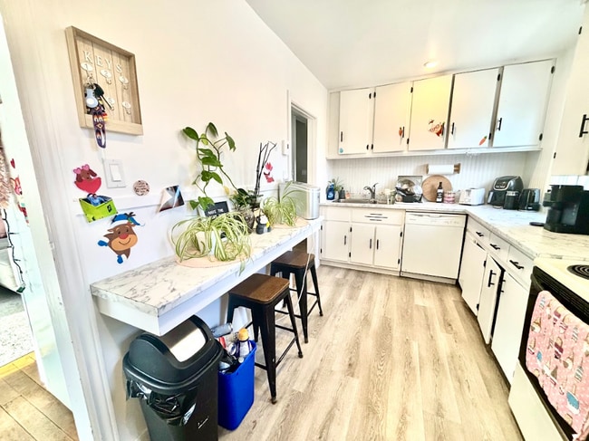 657 Hanson St in Fredericton, NB - Building Photo - Building Photo