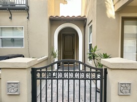 7972 Aldea Cir in Huntington Beach, CA - Foto de edificio - Building Photo