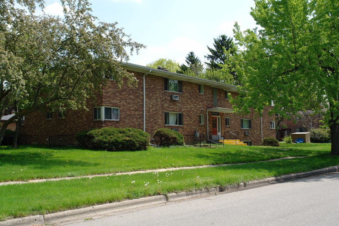 1132 Weber Dr in Lansing, MI - Building Photo