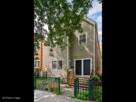 2142 N Maplewood Ave in Chicago, IL - Building Photo